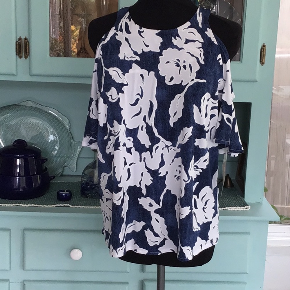 Cold Shoulder Short Sleeve Top